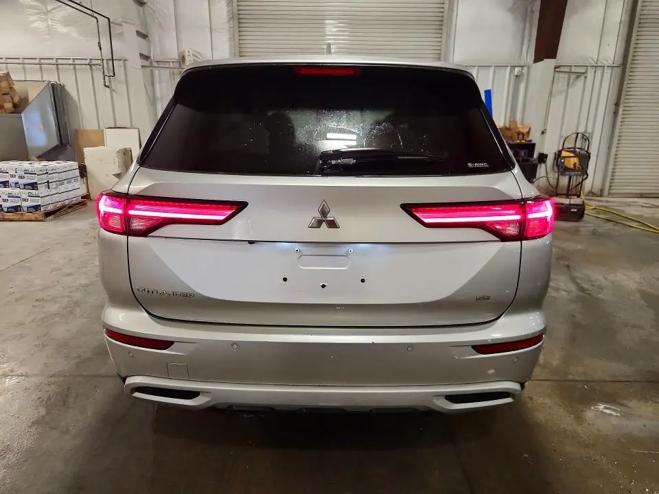 2022 MITSUBISHI OUTLANDER SE  