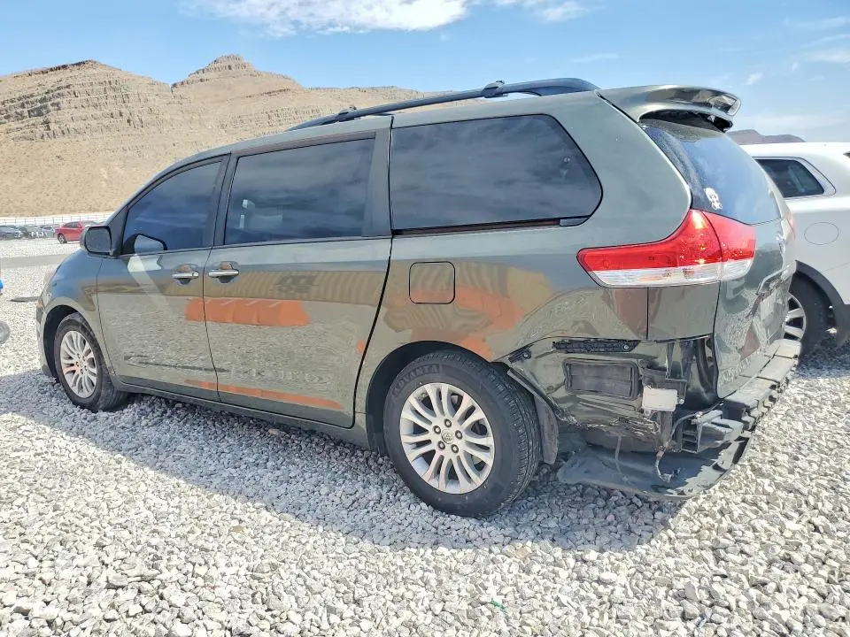 2014 TOYOTA SIENNA XLE 8-PASSENGER  