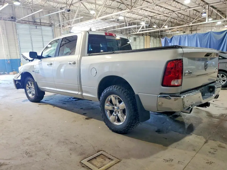 2016 RAM 1500 SLT  