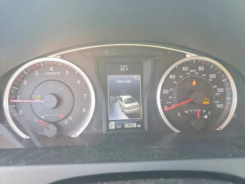 2015 TOYOTA CAMRY SE  
