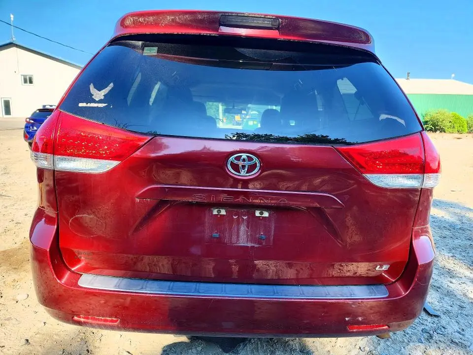 2013 TOYOTA SIENNA LE  