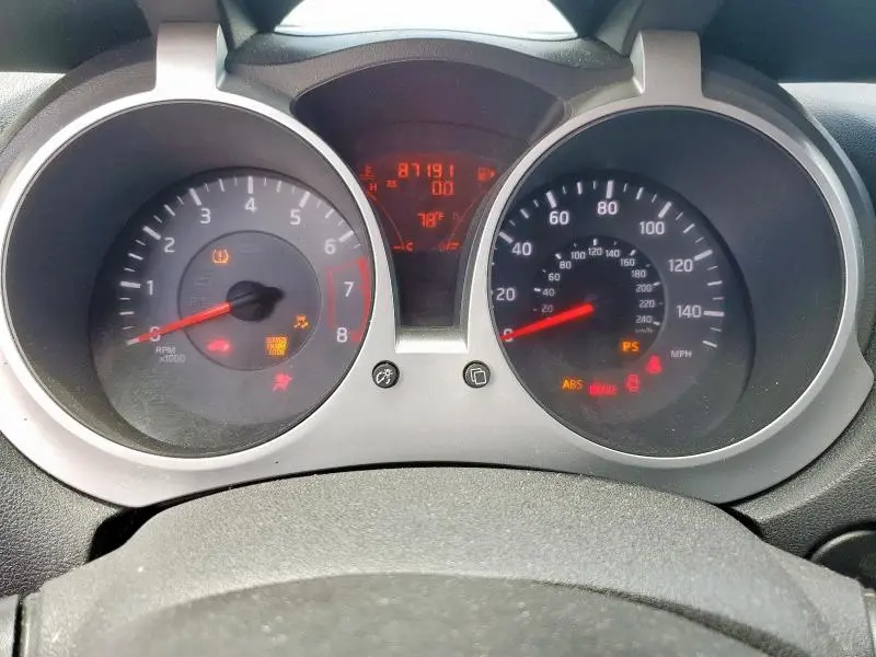 2011 NISSAN JUKE S