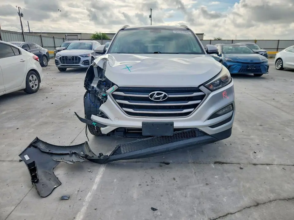 2017 HYUNDAI TUCSON SE PLUS  