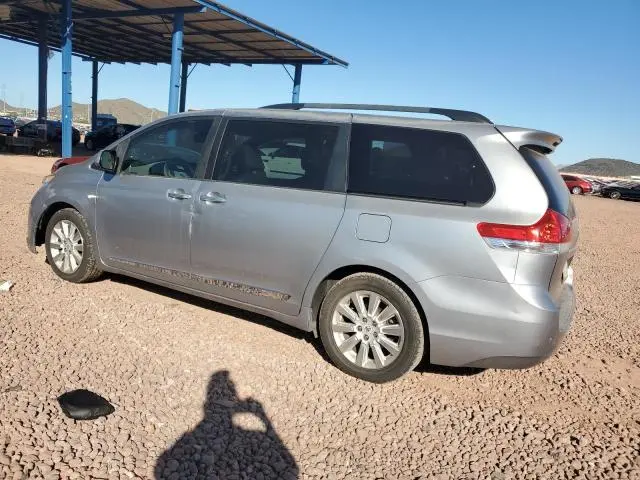 2012 TOYOTA SIENNA XLE