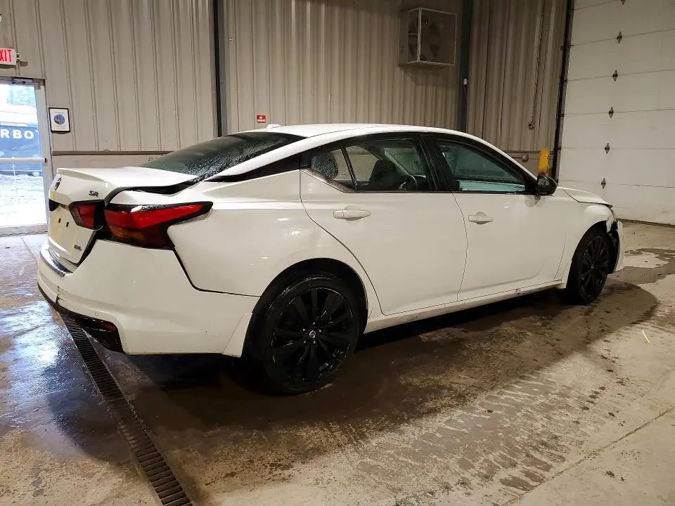 2022 NISSAN ALTIMA SR  