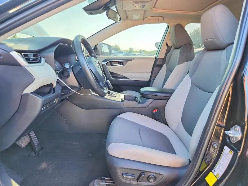 2022 TOYOTA RAV4 XLE  