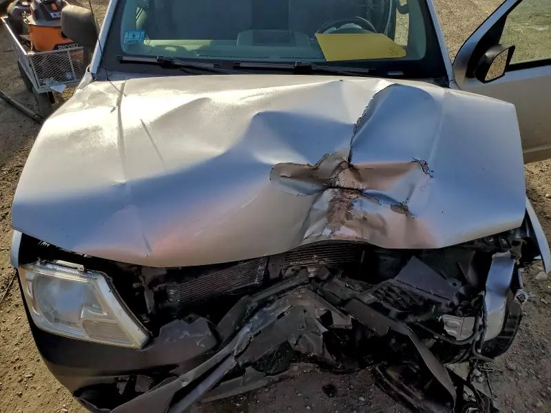 2013 NISSAN FRONTIER S  