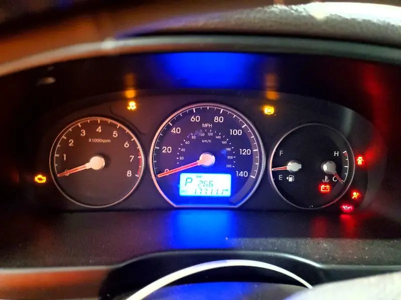 2010 HYUNDAI SANTA FE SE  