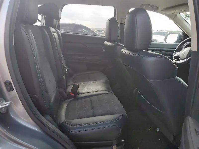 2019 MITSUBISHI OUTLANDER SE  
