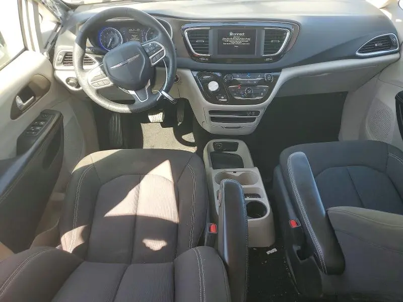 2020 CHRYSLER VOYAGER L  