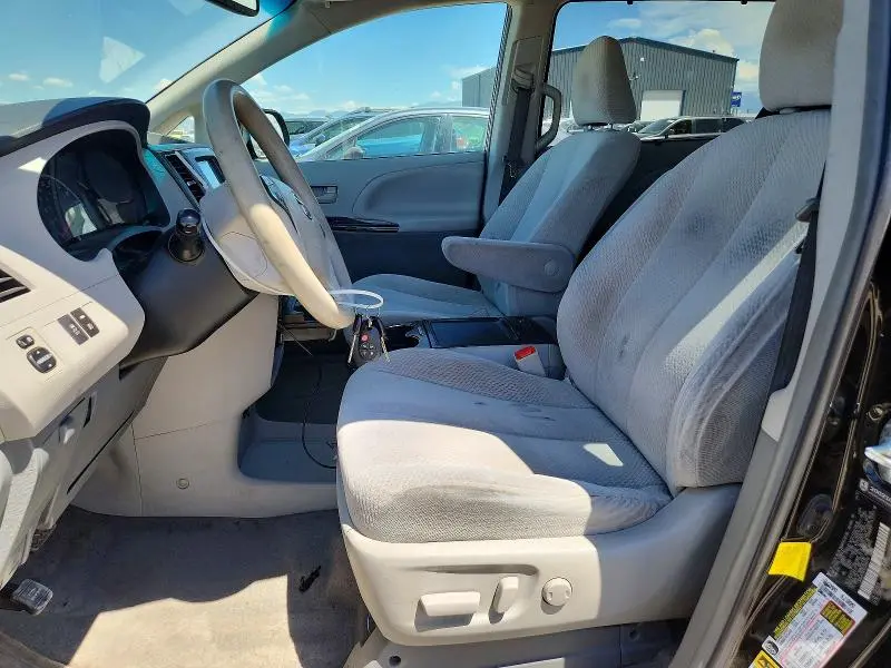 2012 TOYOTA SIENNA LE  