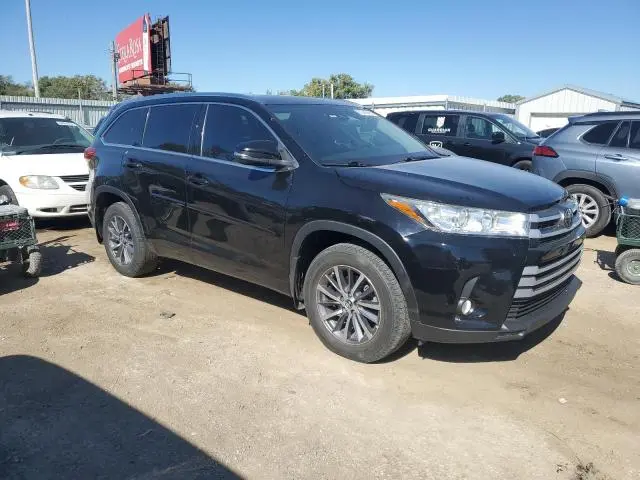 2017 TOYOTA HIGHLANDER SE  