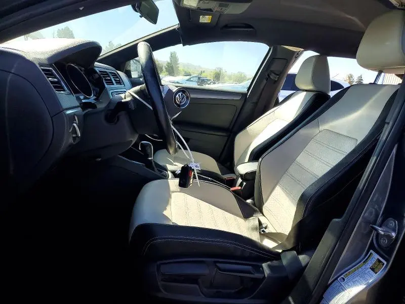 2016 VOLKSWAGEN JETTA SPORT  