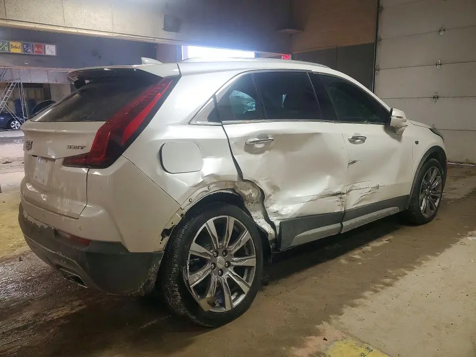 2022 CADILLAC XT4 PREMIUM LUXURY  
