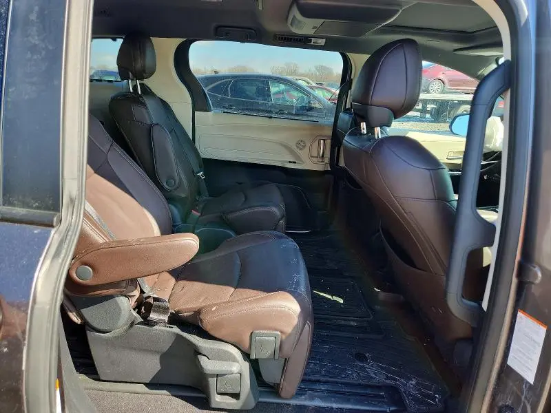 2023 TOYOTA SIENNA LIMITED  