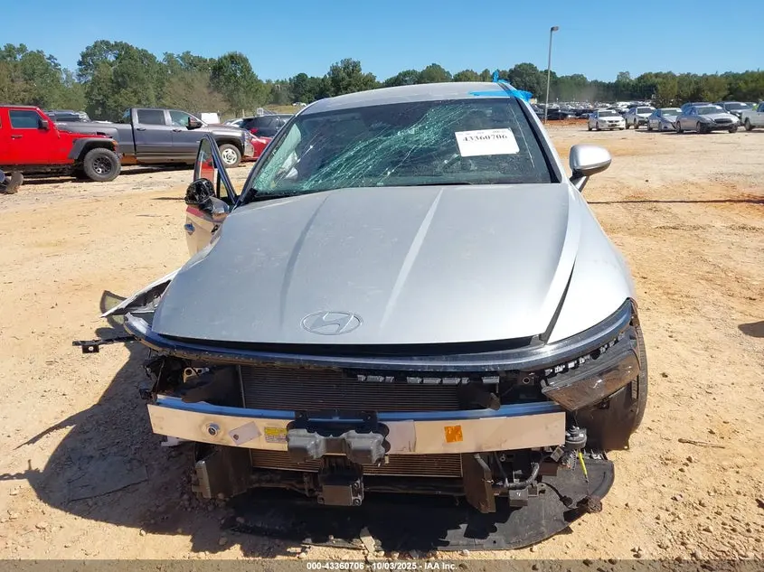 2025 HYUNDAI SONATA SE