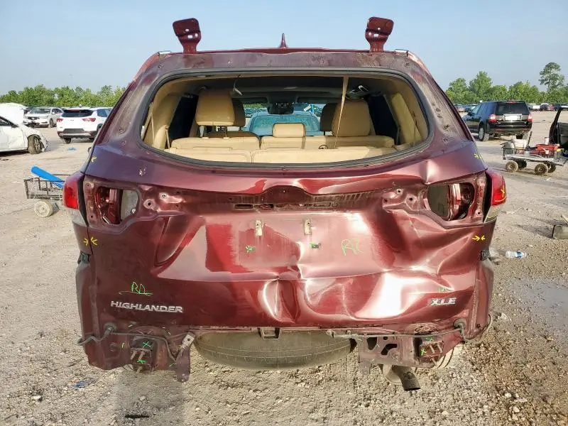 2018 TOYOTA HIGHLANDER SE  