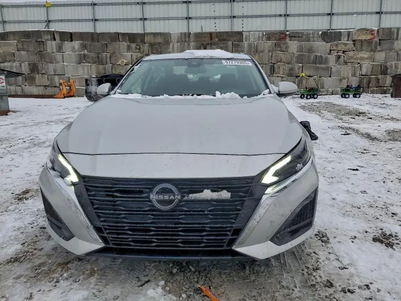 2023 NISSAN ALTIMA SV  