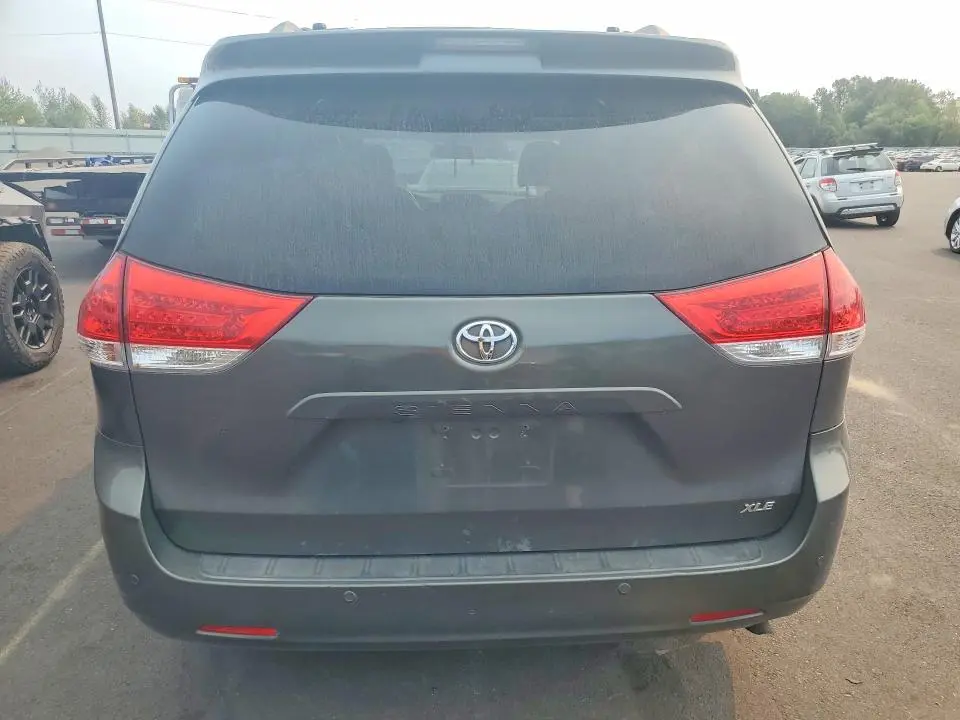 2013 TOYOTA SIENNA XLE 8-PASSENGER  