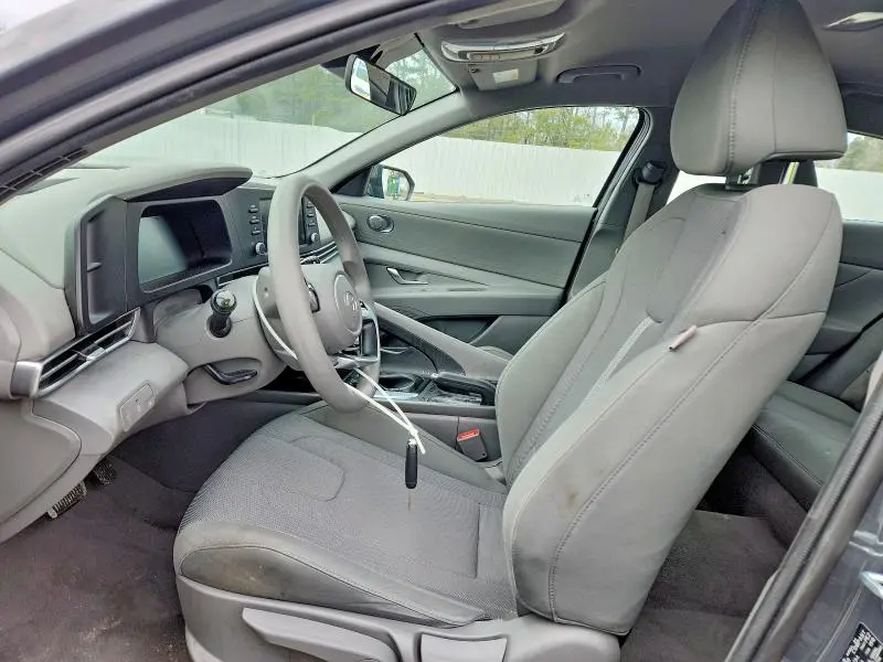 2024 HYUNDAI ELANTRA SE  