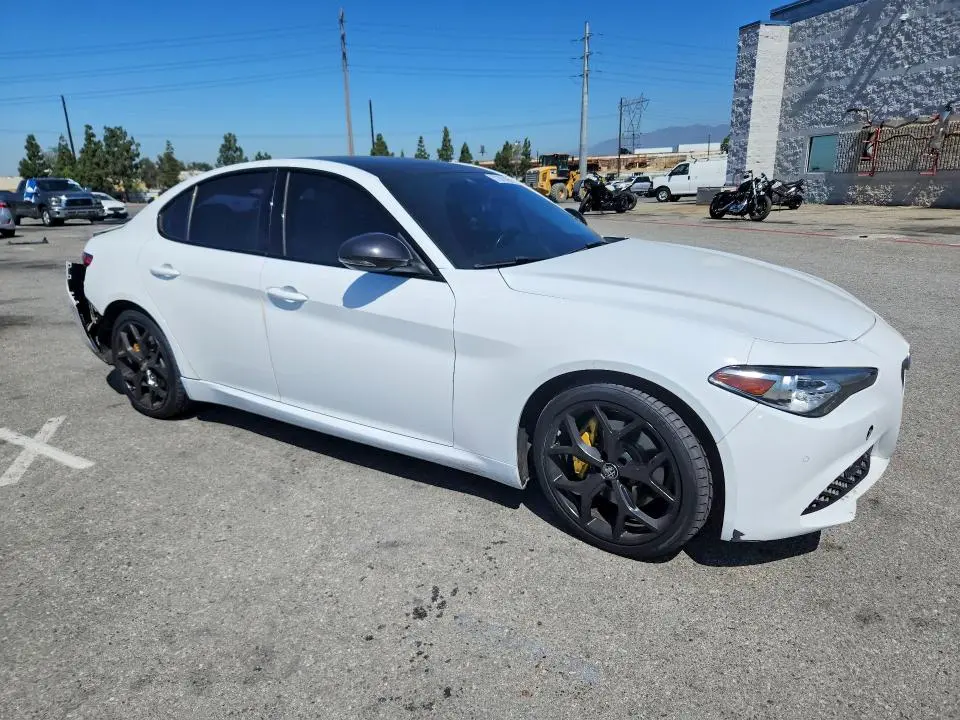 2021 ALFA ROMEO GIULIA TI  