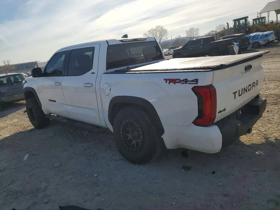 2022 TOYOTA TUNDRA SR5  