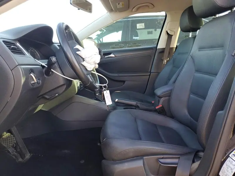 2012 VOLKSWAGEN JETTA SE  