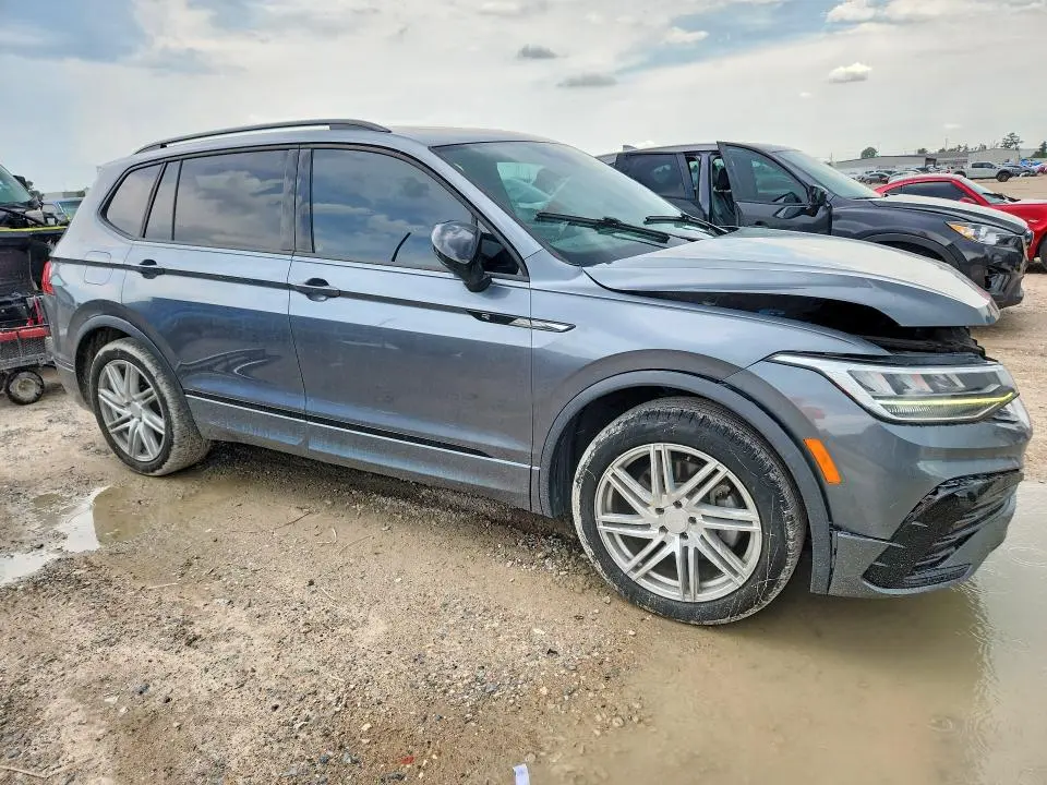2023 VOLKSWAGEN TIGUAN SE R-LINE BLACK  