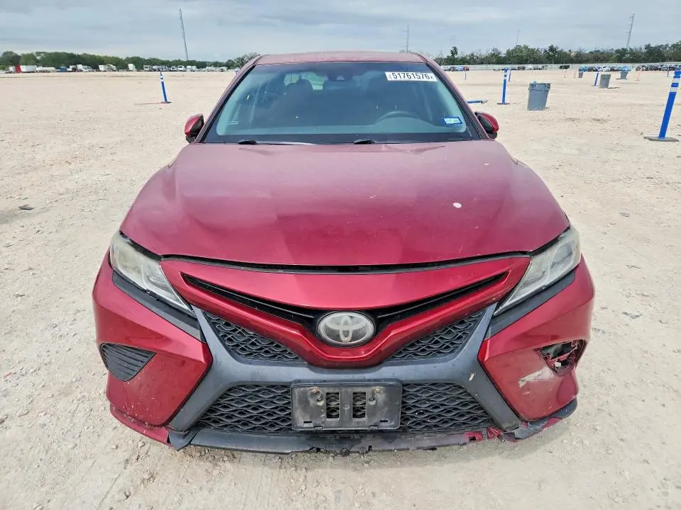 2018 TOYOTA CAMRY SE  