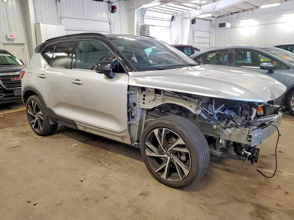 2019 VOLVO XC40 T5 R-DESIGN  