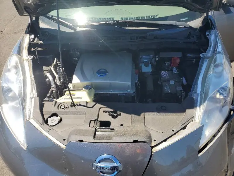 2015 NISSAN LEAF SV  
