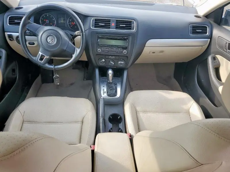 2013 VOLKSWAGEN JETTA SE  
