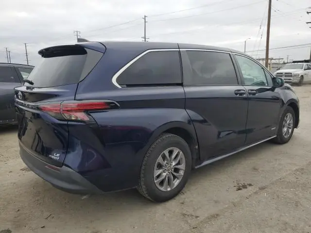 2021 TOYOTA SIENNA LE
