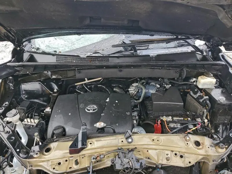 2017 TOYOTA HIGHLANDER SE  