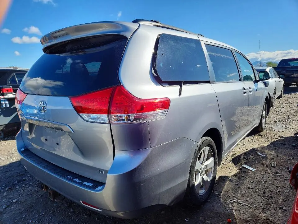 2011 TOYOTA SIENNA   