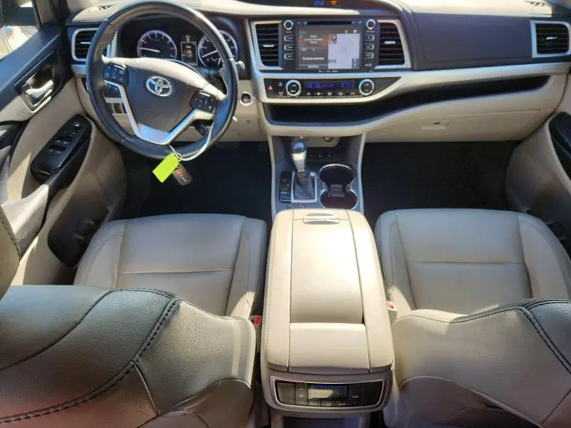 2016 TOYOTA HIGHLANDER XLE  