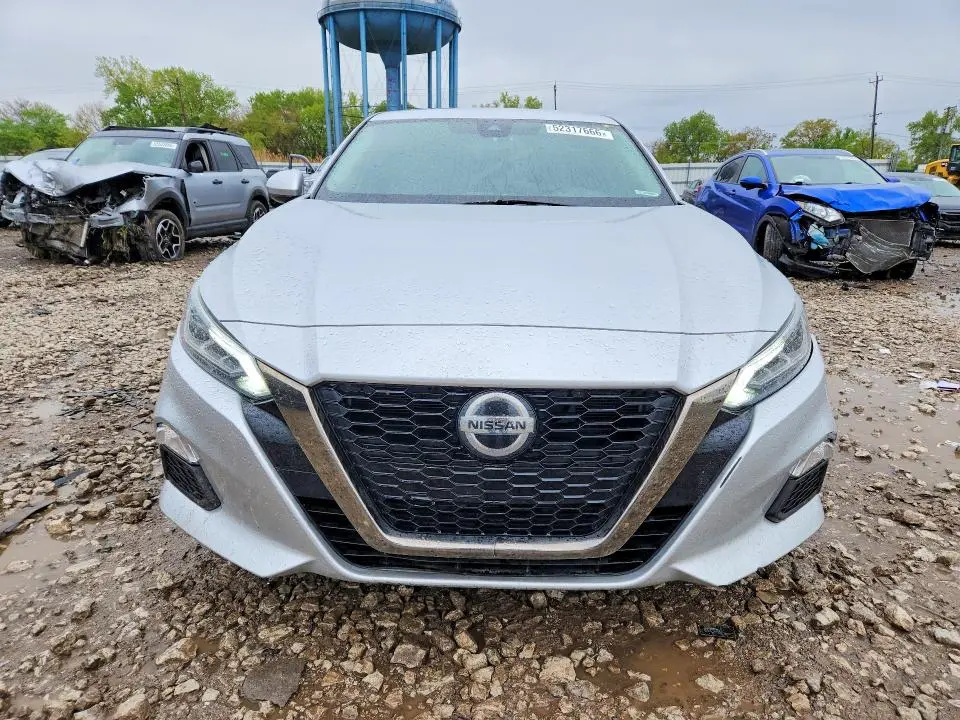 2021 NISSAN ALTIMA SR  