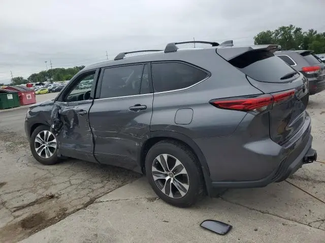 2022 TOYOTA HIGHLANDER XLE  