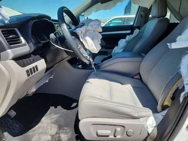 2016 TOYOTA HIGHLANDER LE PLUS  
