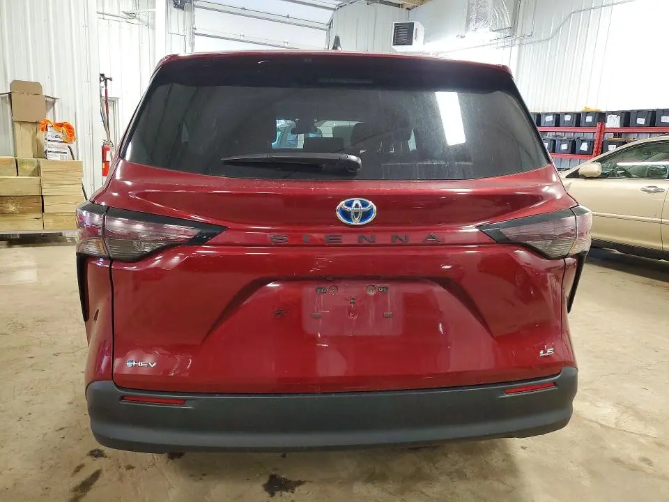 2025 TOYOTA SIENNA LE 8-PASSENGER  