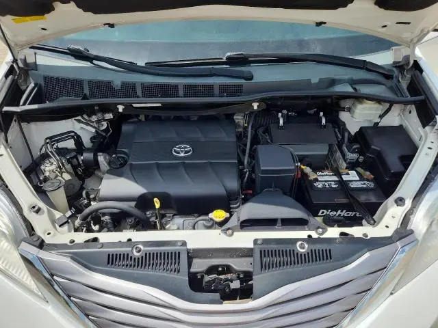 2015 TOYOTA SIENNA XLE  