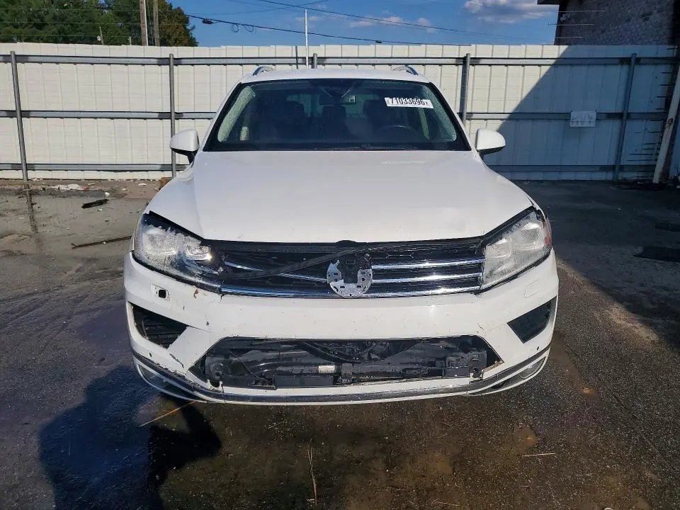 2016 VOLKSWAGEN TOUAREG SPORT  