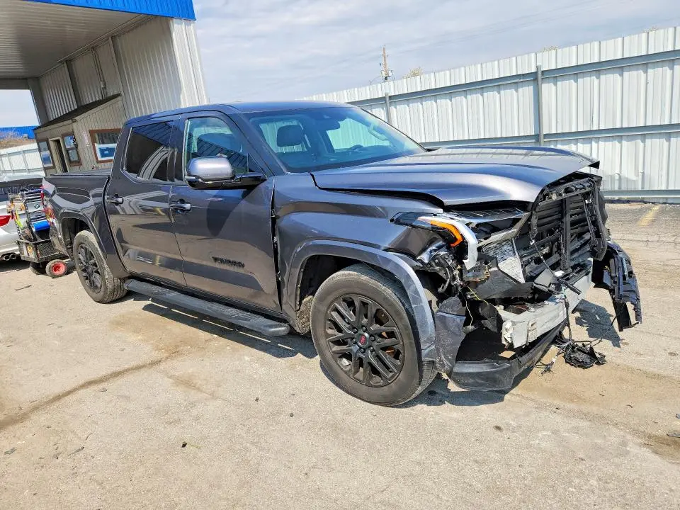 2022 TOYOTA TUNDRA SR5  