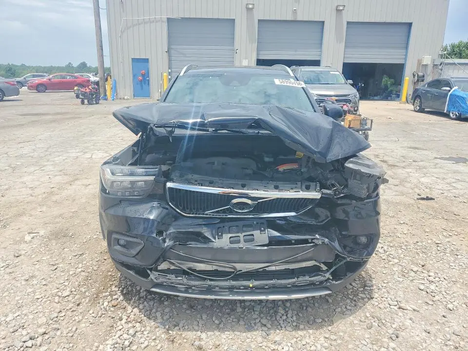 2019 VOLVO XC40 T5 MOMENTUM  