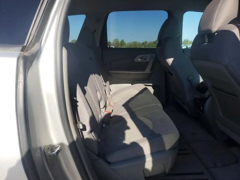 2010 CHEVROLET TRAVERSE LS  