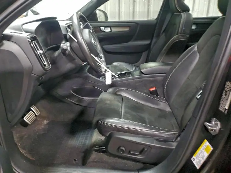 2021 VOLVO XC40 RECHARGE  