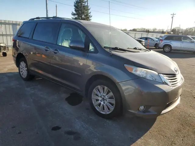2011 TOYOTA SIENNA XLE  