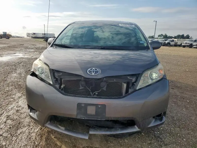 2011 TOYOTA SIENNA LE  