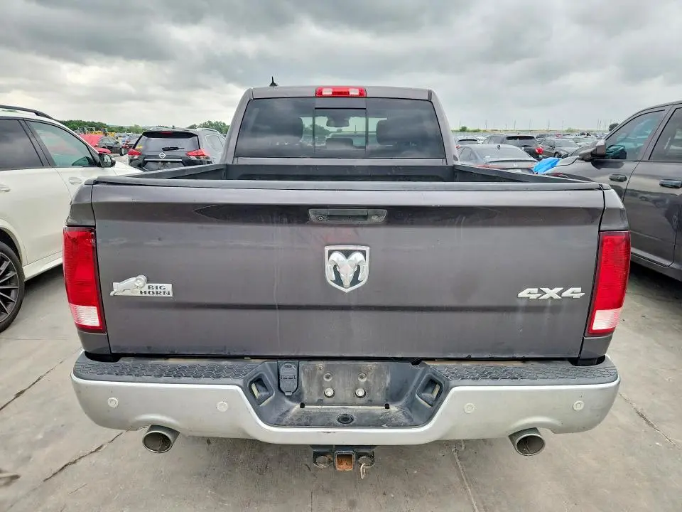 2016 RAM 1500 SLT  