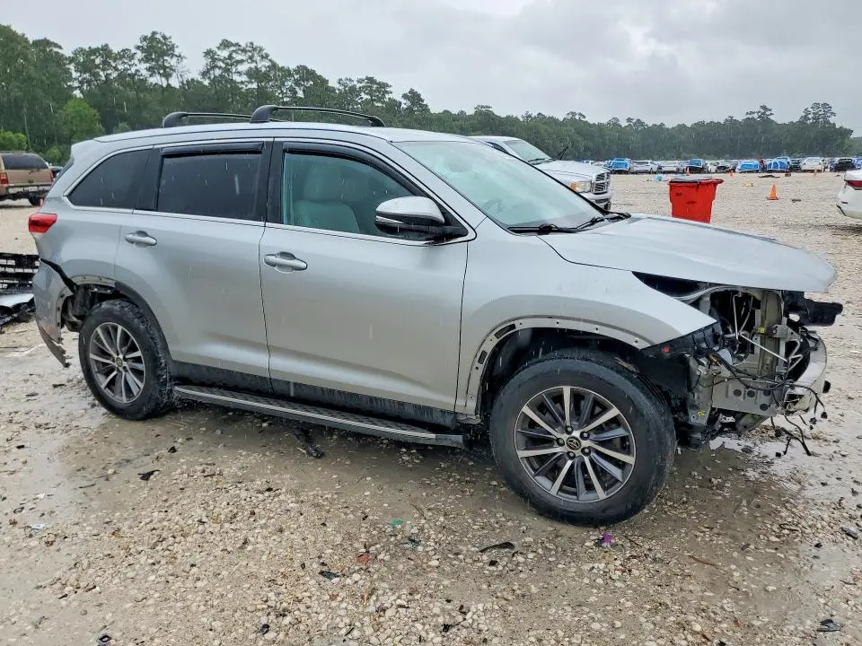 2019 TOYOTA HIGHLANDER XLE  